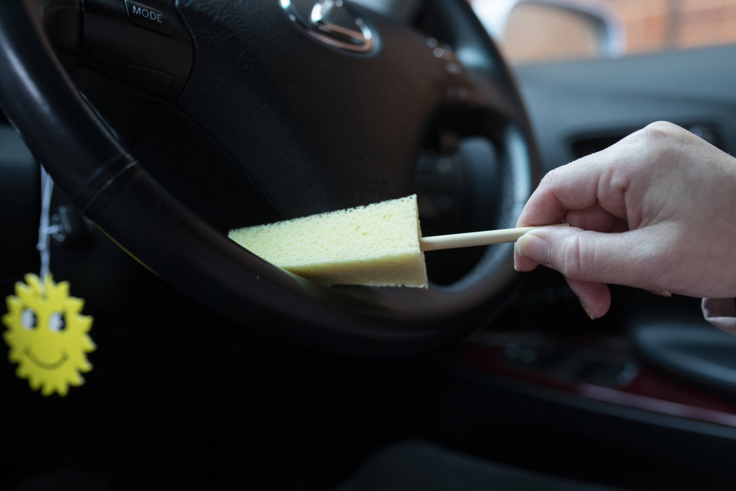 Tri-vent detailing sponge