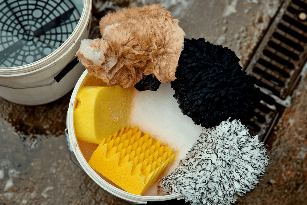 th-detailing-sponges-in-a-bucket